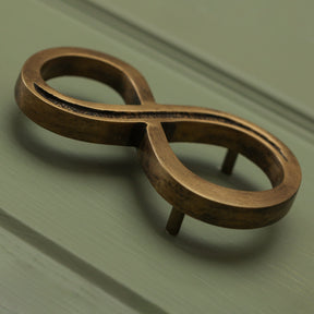 Premium Floating Engraved House Numbers in Heritage Finish 0-9 - Brass bee