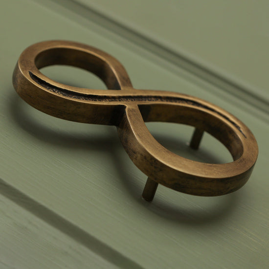 Premium Floating Engraved House Numbers in Heritage Finish 0-9 - Brass bee