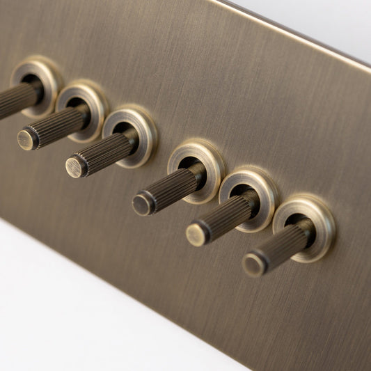 Straight Knurled 6 Gang 2 Way Toggle Switch 146x88mm in Antique Brass – Brass Bee
