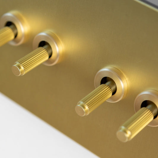 Straight Knurled 4 Gang 2 Way Toggle Switch 146x88mm in Satin Brass – Brass Bee
