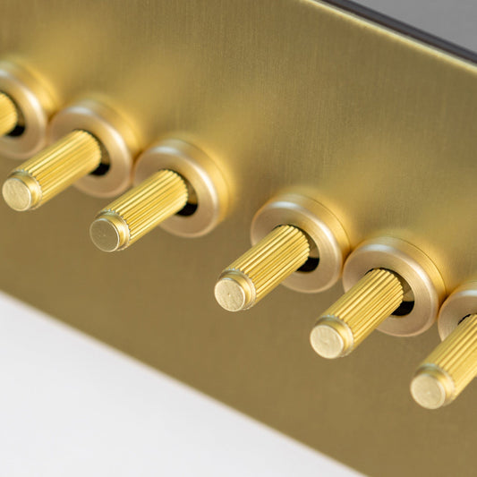 Straight Knurled 6 Gang 2 Way Toggle Switch 146x88mm in Satin Brass – Brass Bee