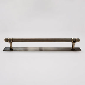 Solid Brass Knurled Kitchen Pull Handles & Knobs - Brass bee