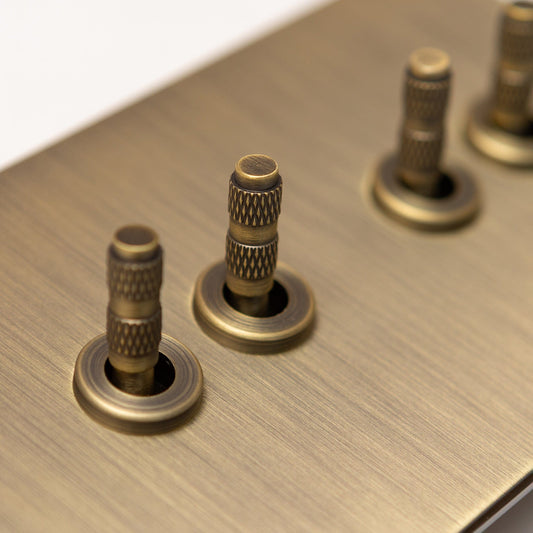 Foundry 4 Gang 2 Way Knurled Toggle Switch 146x86mm in Antique Brass – Brass Bee