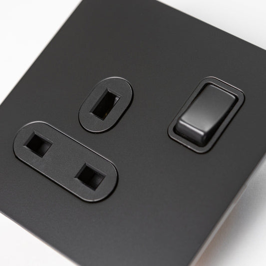 Single 13A Switched Socket in Black – Brass Bee