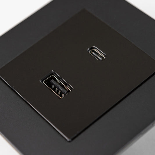 USB A & C Socket in Black – Brass Bee