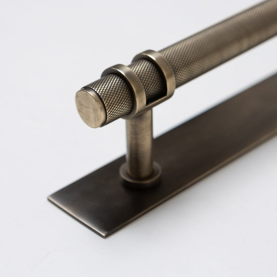 Solid Brass Knurled Kitchen Pull Handles & Knobs - Brass bee