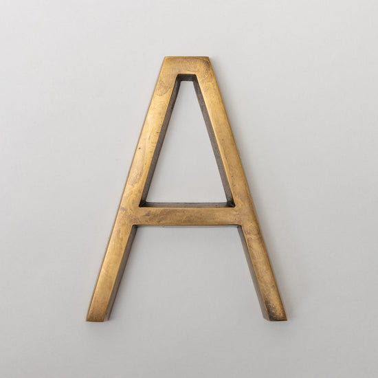 Premium Floating Plain House Numbers in Heritage Finish 0-9 - Brass bee