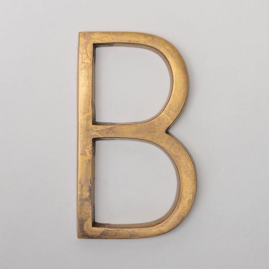 Premium Floating Plain House Numbers in Heritage Finish 0-9 - Brass bee