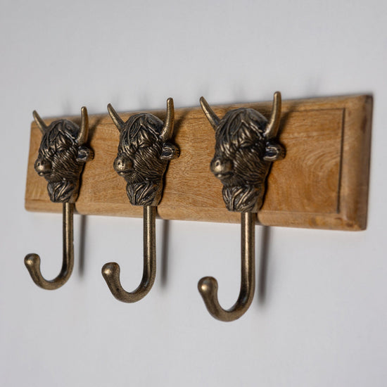 Wooden Hook Rack - 3 x Highland Cow Coat Hook - Heritage Finish - Brass bee