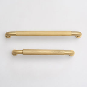Solid Brass Curved Knurled Kitchen Pull Handles & Knobs - Brass bee
