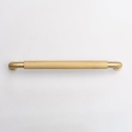 Solid Brass Curved Knurled Kitchen Pull Handles & Knobs - Brass bee