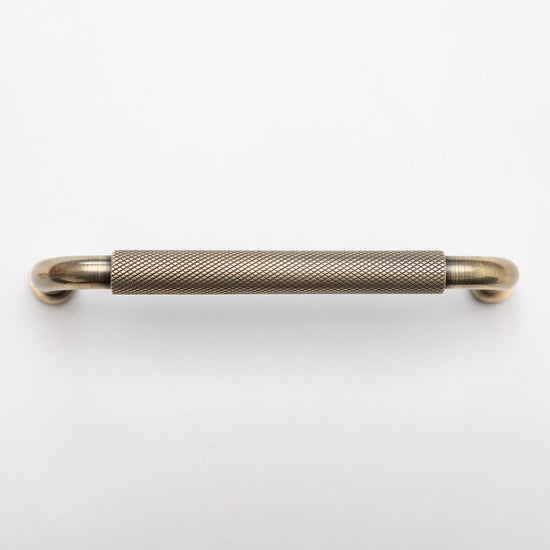 Solid Brass Curved Knurled Kitchen Pull Handles & Knobs - Brass bee