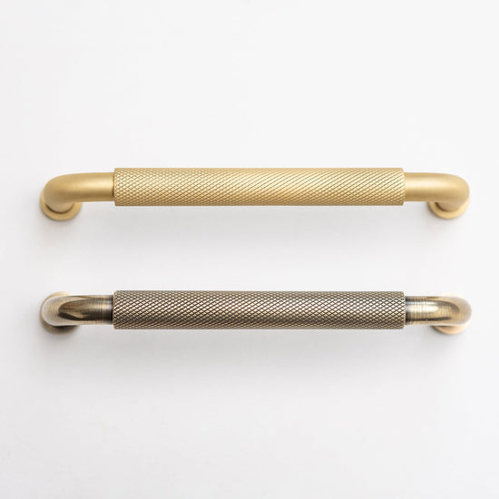 Solid Brass Curved Knurled Kitchen Pull Handles & Knobs - Brass bee