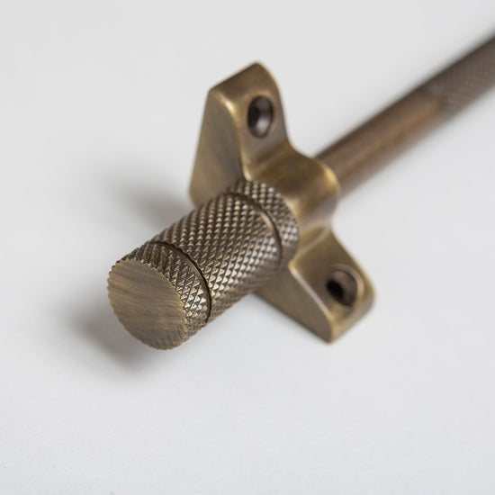 Knurled Stair Rods with Piston Finials - 725mm - Brass bee