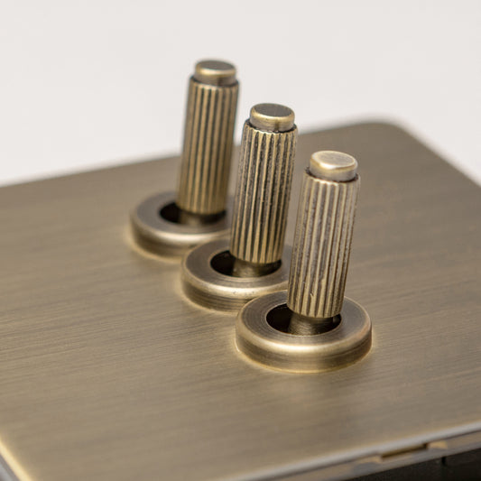 Straight Knurled 3 Gang 2 Way Toggle Switch in Antique Brass – Brass Bee