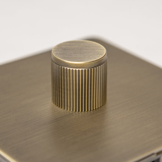 Straight Knurled 1 Gang 2 Way Leading Edge Dimmer Switch in Antique Brass – Brass Bee