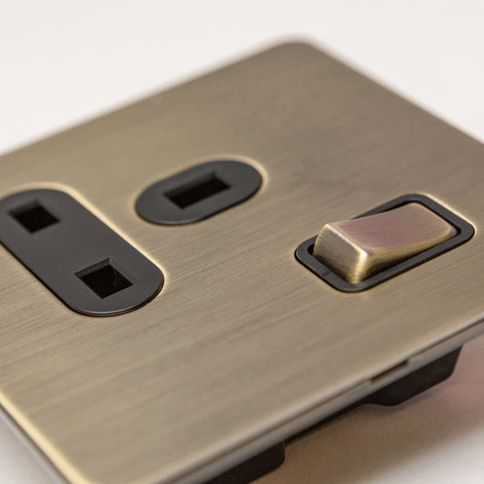 Single 13A Switched Socket in Antique Brass – Brass Bee