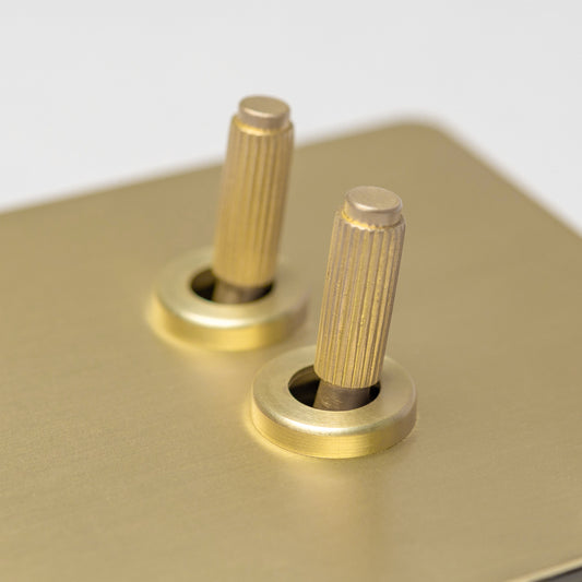 Straight Knurled 2 Gang Intermediate Toggle Switch in Satin Brass – Brass Bee