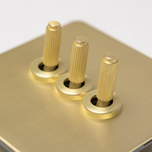 Straight Knurled 3 Gang 2 Way Toggle Switch in Satin Brass – Brass Bee