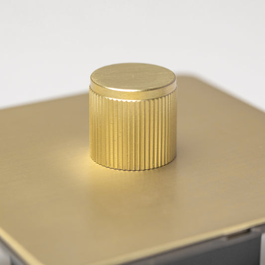 Straight Knurled 1 Gang 2 Way Leading Edge Dimmer Switch in Satin Brass – Brass Bee