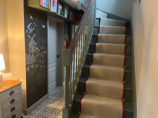 Polished Brass Finish Stair Rods with Brass Bee Finials - 725mm - Brass bee