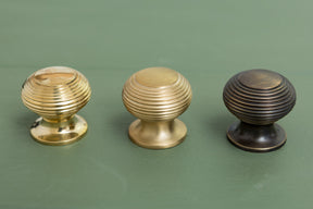 HORTORUM Solid Brass Beehive Cabinet Knobs 30mm - Brass bee