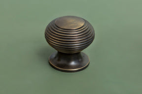 HORTORUM Solid Brass Beehive Cabinet Knobs 30mm - Brass bee