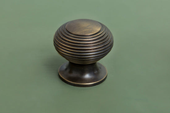 HORTORUM Solid Brass Beehive Cabinet Knobs 30mm - Brass bee