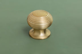 HORTORUM Solid Brass Beehive Cabinet Knobs 30mm - Brass bee
