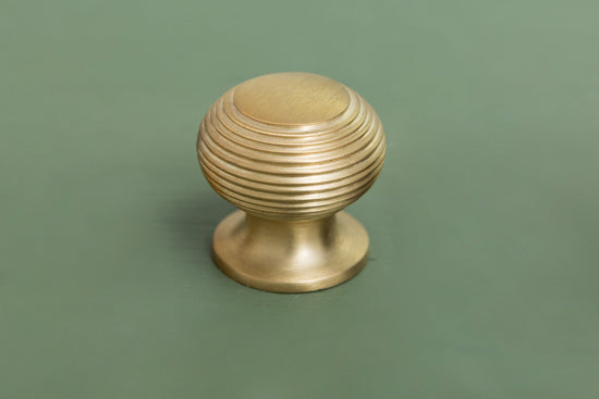 HORTORUM Solid Brass Beehive Cabinet Knobs 30mm - Brass bee