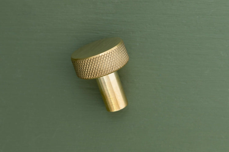 APIDAE Solid Brass Knurled Pull Handles & Knobs - Polished Brass - Brass bee