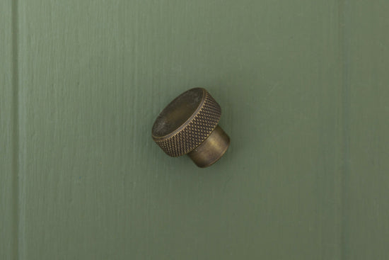 APIDAE Solid Brass Knurled Pull Handles & Knobs - Antique Brass - Brass bee