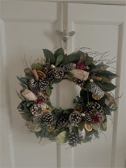 Brass bee Wreath Hanger - Brass bee