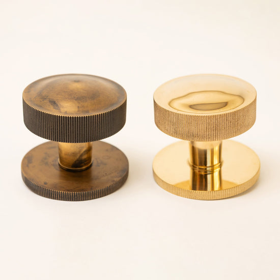 Straight Knurled Design Solid Brass Centre Door Knob - Brass bee
