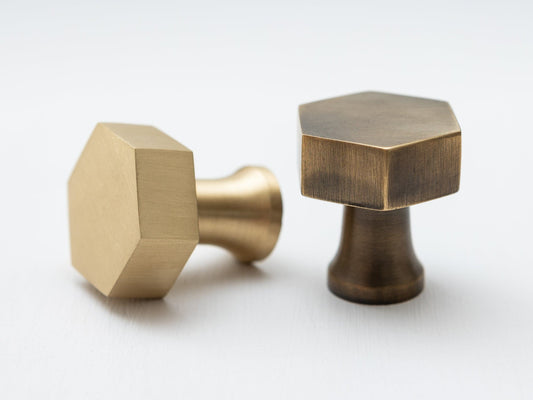 Brass hexagonal knob - Light - Brass bee