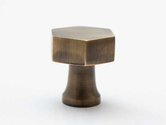 Brass hexagonal knob - Light - Brass bee