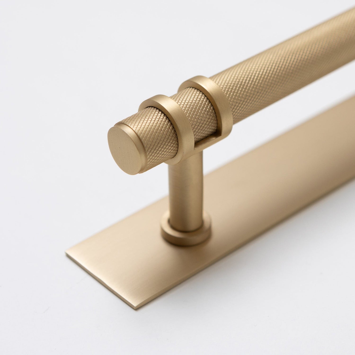 Solid Brass Knurled Kitchen Pull Handles & Knobs - Brass bee