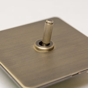 Straight Knurled – Antique Brass