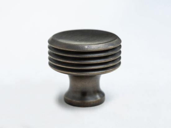 Solid Brass Kitchen Pull Handles & Knobs | Reeded Design - Brass bee