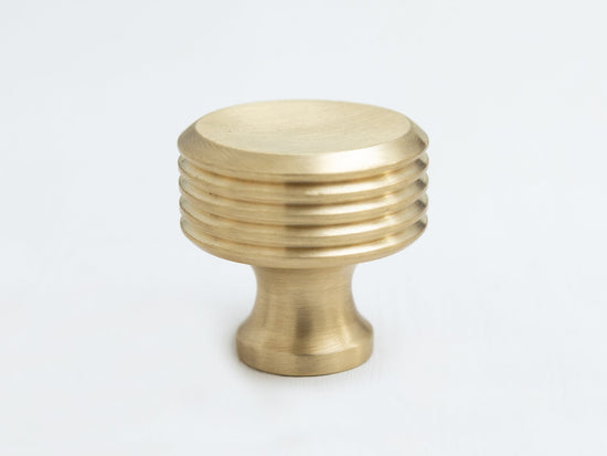 Solid Brass Kitchen Pull Handles & Knobs | Reeded Design - Brass bee