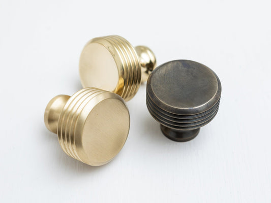 Solid Brass Kitchen Pull Handles & Knobs | Reeded Design - Brass bee