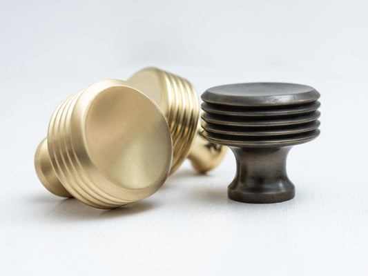 Solid Brass Kitchen Pull Handles & Knobs | Reeded Design - Brass bee