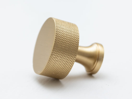 Brass round knurled knob - Brass bee