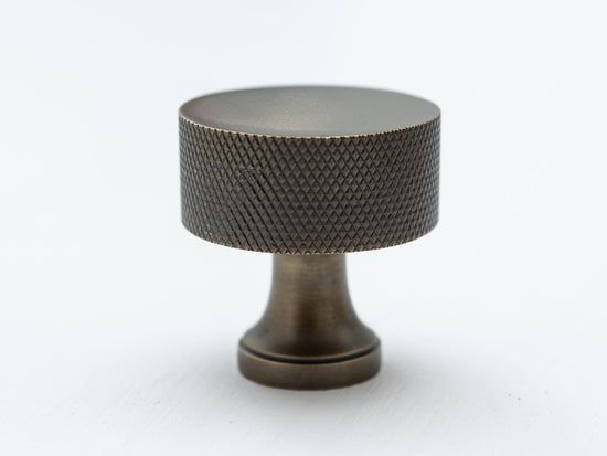 Brass round knurled knob - Brass bee