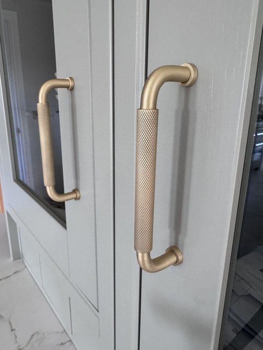 Solid Brass Curved Knurled Kitchen Pull Handles & Knobs