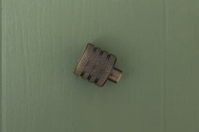 APIDAE Solid Brass Knurled Pull Handles & Knobs - Antique Brass - Brass bee
