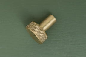 APIDAE Solid Brass Knurled Pull Handles & Knobs - Satin Brass - Brass bee