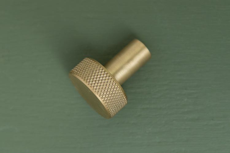 APIDAE Solid Brass Knurled Pull Handles & Knobs - Satin Brass - Brass bee