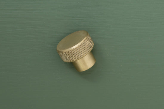 APIDAE Solid Brass Knurled Pull Handles & Knobs - Satin Brass - Brass bee