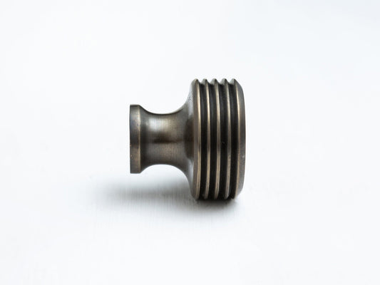 Solid Brass Kitchen Pull Handles & Knobs | Reeded Design - Brass bee